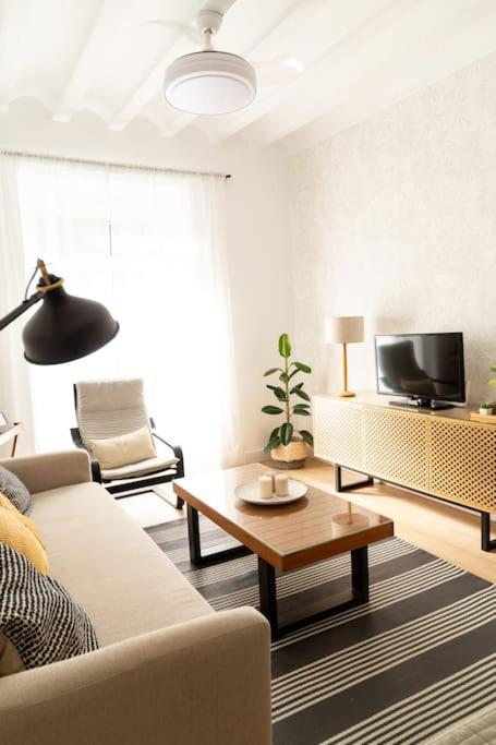 Tanguillo By Gades Gestion *